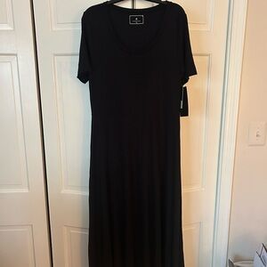 Tuckernuck Sara Black Short Sleeve Maxi Dress